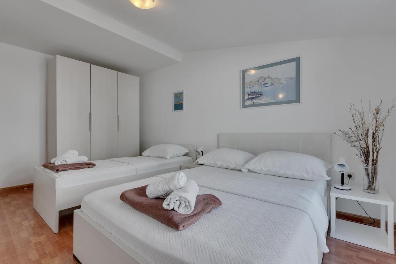 Apartman Sara Baška Voda Dış mekan fotoğraf