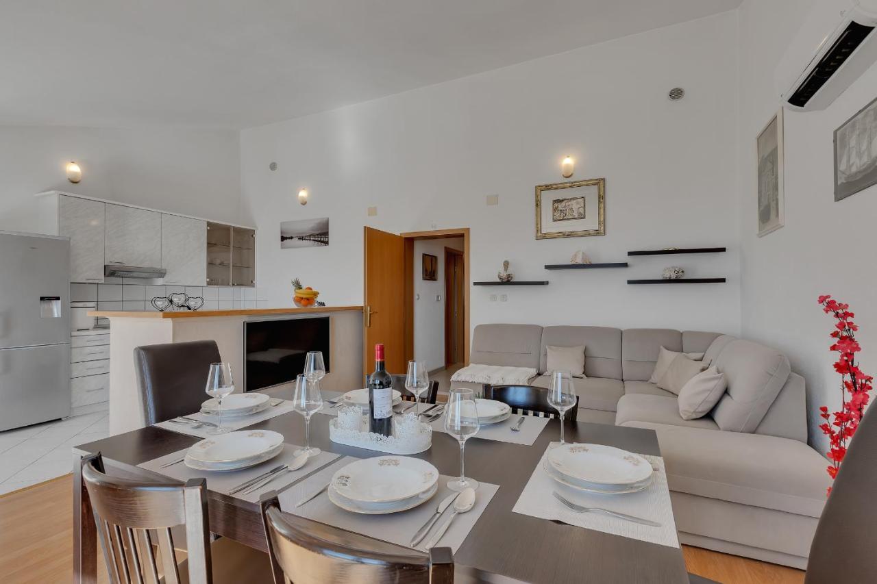 Apartman Sara Baška Voda Dış mekan fotoğraf