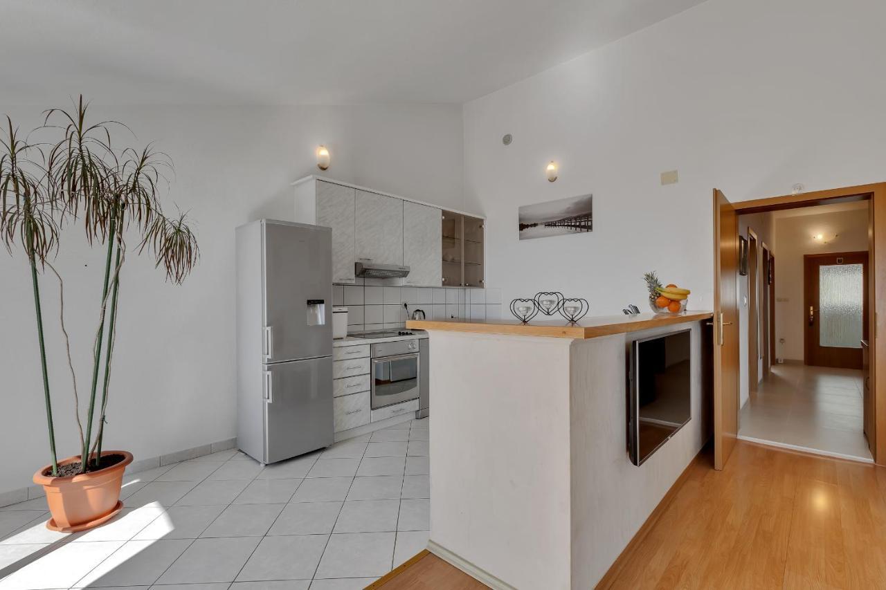 Apartman Sara Baška Voda Dış mekan fotoğraf