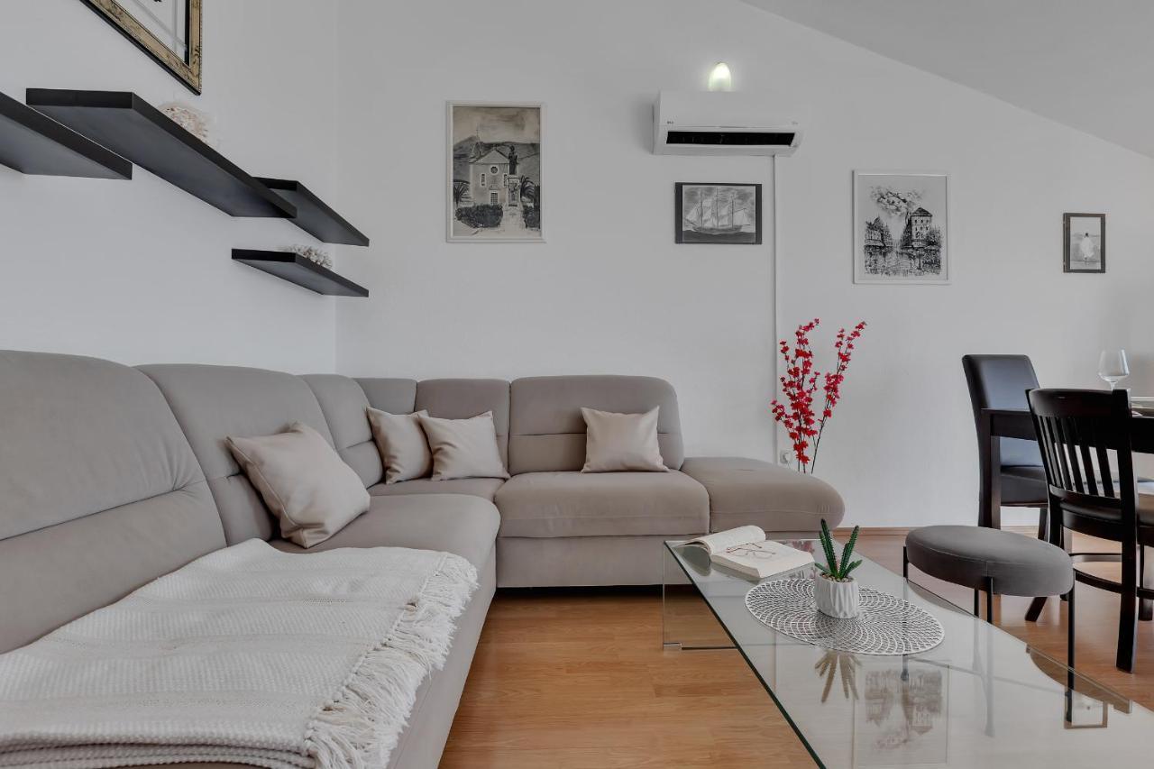 Apartman Sara Baška Voda Dış mekan fotoğraf